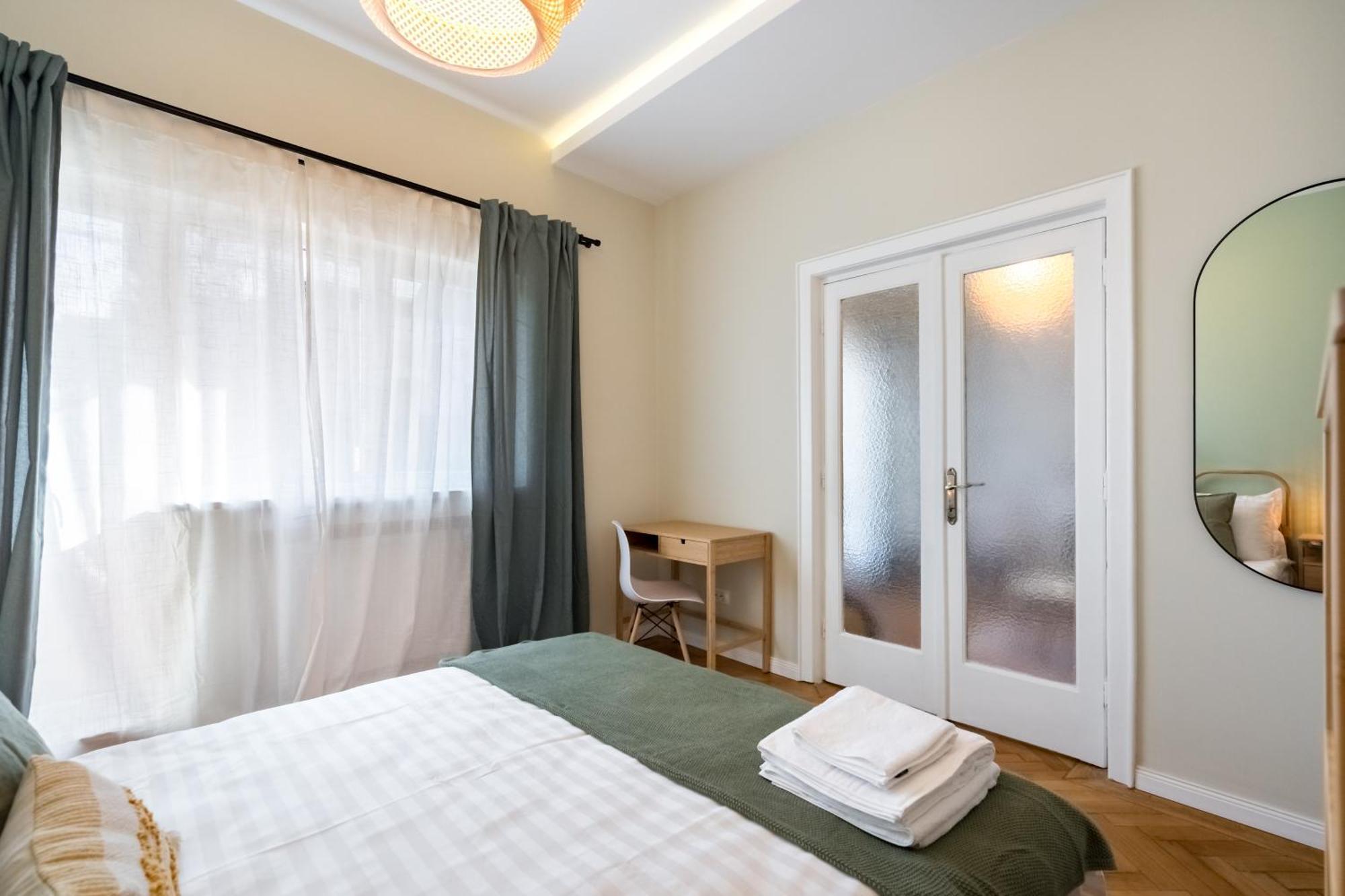Urban Dream Studio With City Views & Comfort Bucarest Esterno foto